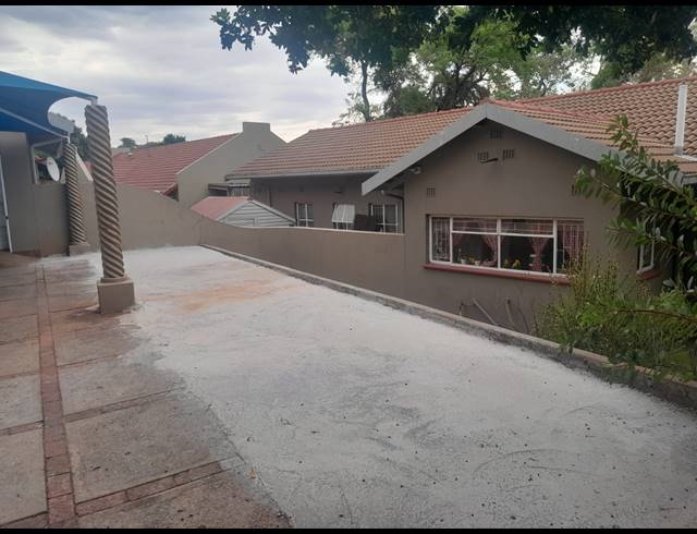 4 BEDROOM HOUSE FOR SALE IN PROTEA PARK